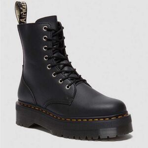 Doc Marten Jadon Max platform boots Black 8 eye size 39 EU, 8.5 women, 7.5 men
